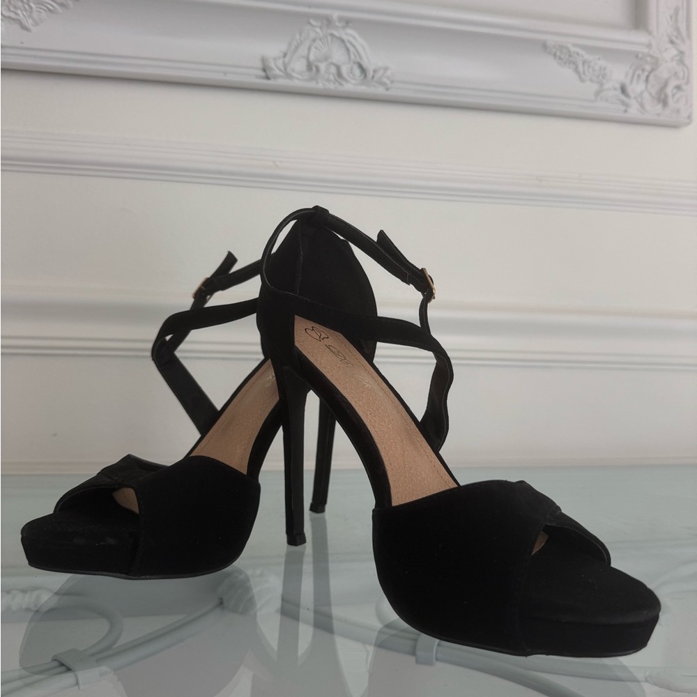 Elegant Black Strappy Heels